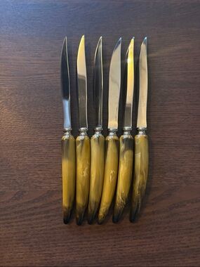 SHEFFIELD STEEL - Vintage MCM Set of 6 Butterscotch Bakelite Handle Steak Knives